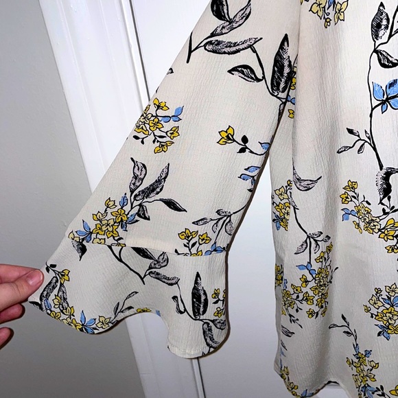 Open Shoulder Floral Top - Picture 2 of 2